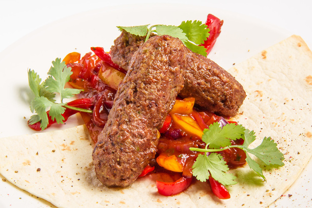 kebab and vegetables in sauce - Zdjęcie, obraz