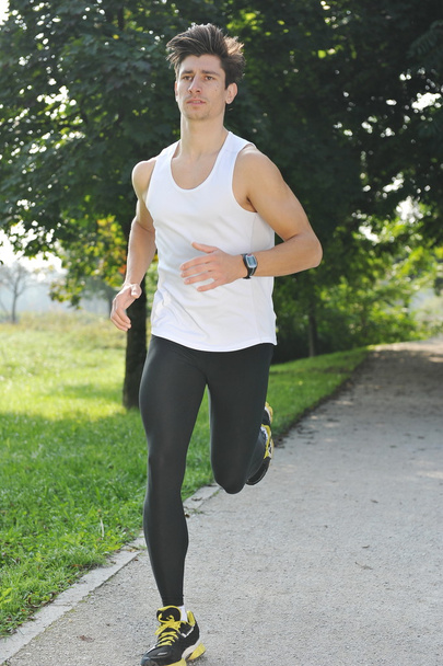 fiatal férfi fut - Fotó, kép