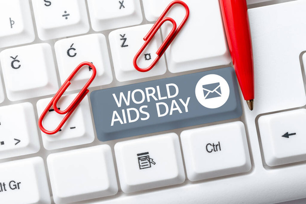 Leyenda conceptual Día Mundial del Sida, Concepto de Internet 1 de diciembre dedicado a sensibilizar a la empresaria sobre el sida sosteniendo la pluma y la nota con un mensaje importante con una mano. - Foto, imagen