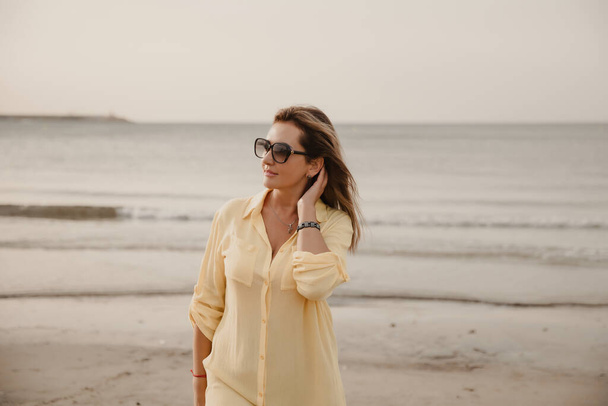 Portrait of a woman on the beach, ocean, unity with nature, healthy lifestyle - Φωτογραφία, εικόνα