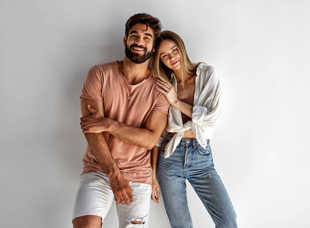 Young heterosexual couple looking at camera and smiling  - Foto, immagini
