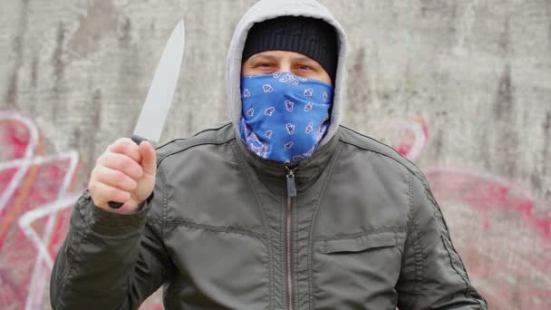 Zagrożenie dla człowieka z nożem - Materiał filmowy, wideo