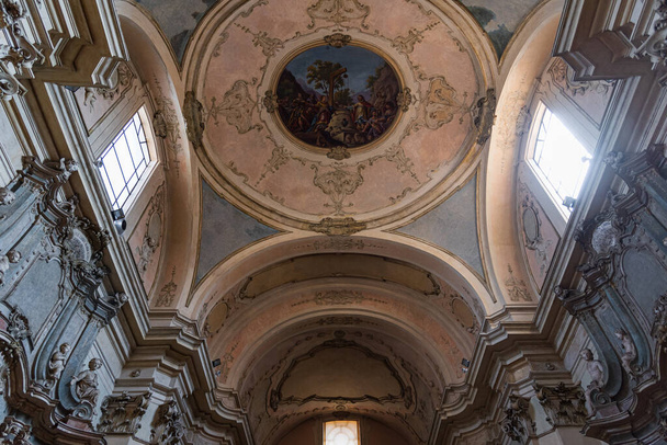 The church of S. Francesco or sanctuary of the Eucharistic Miracle is annexed to the homonymous convent of the Friars Conventual. It contains the famous relics of the Eucharistic miracle of Lanciano. - Foto, Bild