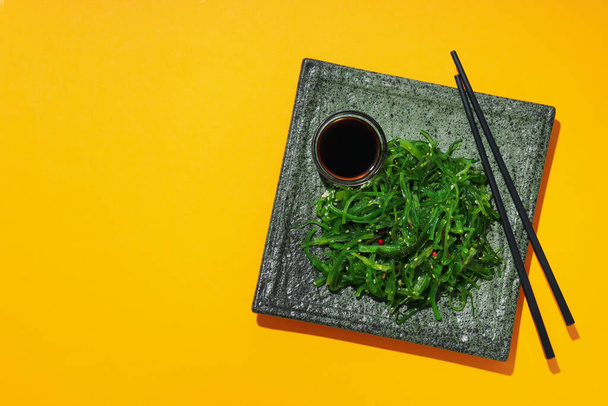 Концепція японської кухні, Chuka salad, місце для тексту - Фото, зображення
