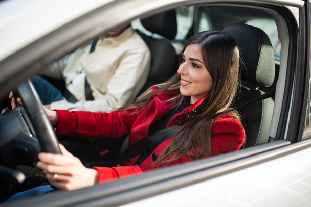 Young smiling woman driving her car - Foto, Imagen