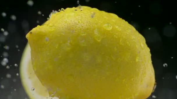 Vízcseppek, a citrom - Felvétel, videó