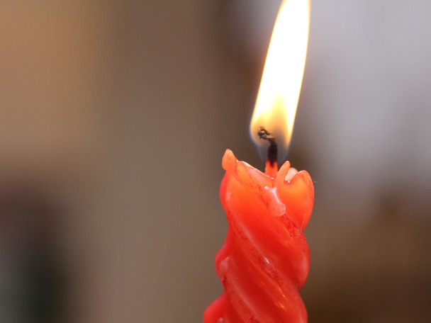 Червона свічка запалилася для святкування Різдва
 - Фото, зображення