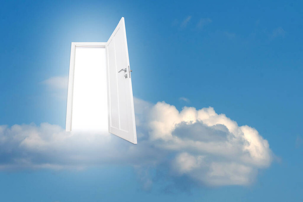 Türen öffnen sich zu einem himmlischen Anblick flauschiger Wolken. - Foto, Bild