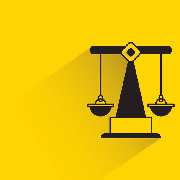 justice balance scale with shadow yellow background - Vector, afbeelding