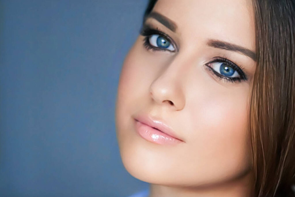 Beauty and make-up, beautiful woman with smokey eyes makeup, face portrait close-up - Foto, Imagen