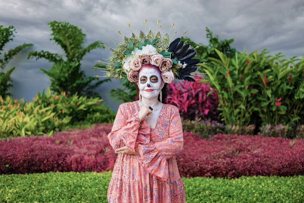 Portrait of woman made up as a catrina, for the celebration of the day of the dead. Woman made up as a catrina. - Фото, изображение