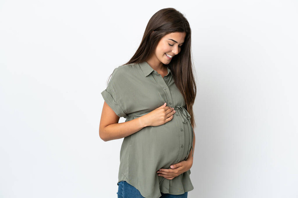 Nuori brasilialainen nainen eristetty valkoisella taustalla raskaana - Valokuva, kuva