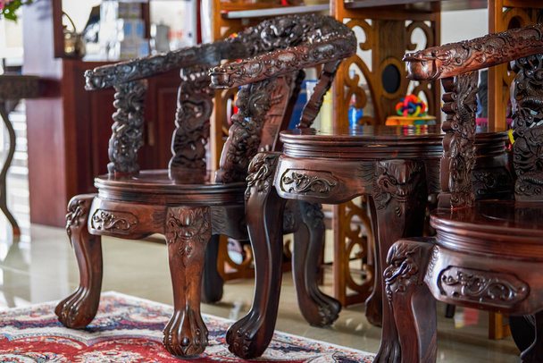 A set of beautifully carved luxury mahogany tables and chairs - Φωτογραφία, εικόνα