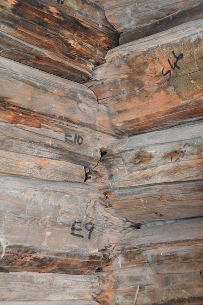 A log cabin which was pulled apart and reassembled as indicated by the numbering of the log joints - Foto, immagini