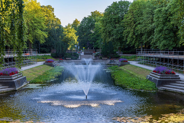 Fountains and large classic pond surrounded with flowers in public park Noorderplantsoen in Groningen city in The Netherlands - 写真・画像