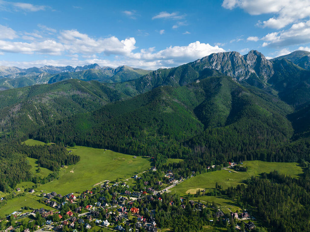Aerial view of Zakopane in Tatra mountains - beautiful landscape and houses at the foot of the mountains in summer. Poland - Fotografie, Obrázek