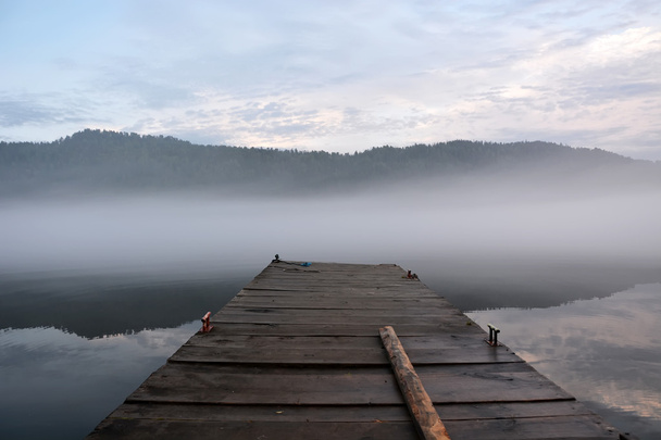 テレツコイェ湖の日の出 - 写真・画像