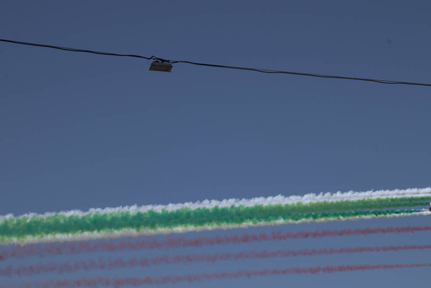 Le frecce tricolore, simbolo della sfilata militare del 2 giugno, giorno della repubblica italiana - Foto, immagini