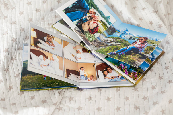 My Family Travel Photobooks, open photo book. - Foto, immagini