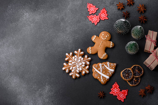 Christmas decorations and gingerbreads on a dark concrete table. Preparing and decorating the house for holiday - Foto, Imagem