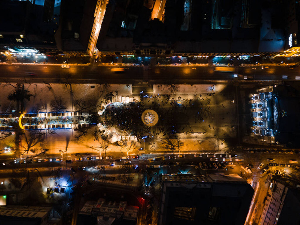 Вид на центр города в праздничные дни переполненная площадь с уличной едой - Фото, изображение