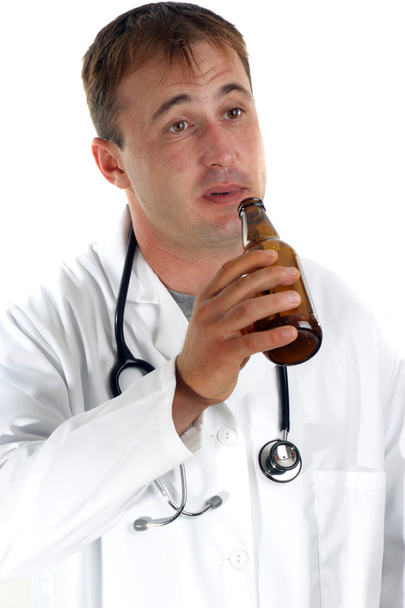 personel medyczny z problemem uzależnienia od alkoholu poważne - Zdjęcie, obraz