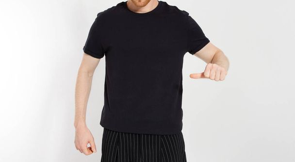 close up of man in blank black t-shirt - Foto, Imagen