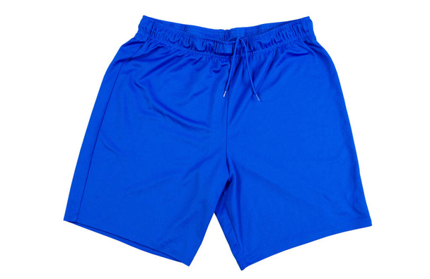 Pantalones cortos azules aislados sobre fondo blanco, pantalones cortos deportivos azules sobre blanco - Foto, Imagen