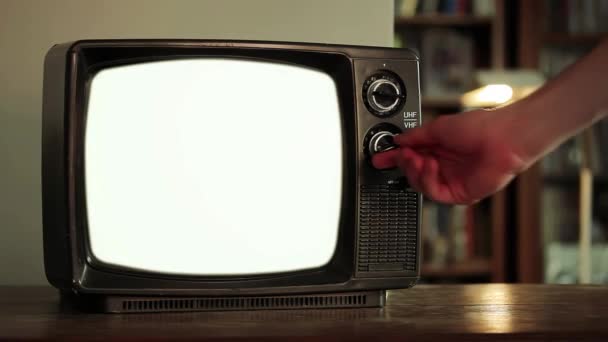Vintage Televisie met Blue Chroma Key Screen. Sluit maar. 4K-resolutie. - Video