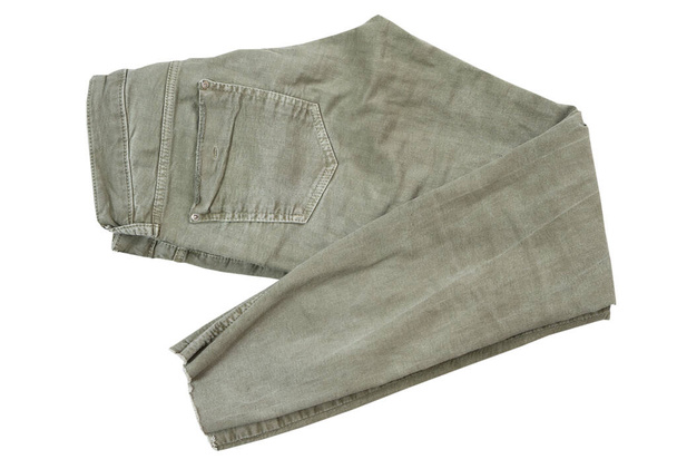 Складные брюки цвета хаки на белом фоне вид сверху, мода, стиль концепции - Chino брюки изолированы на белом фоне, цвета хаки, зеленый случайные брюки - Фото, изображение