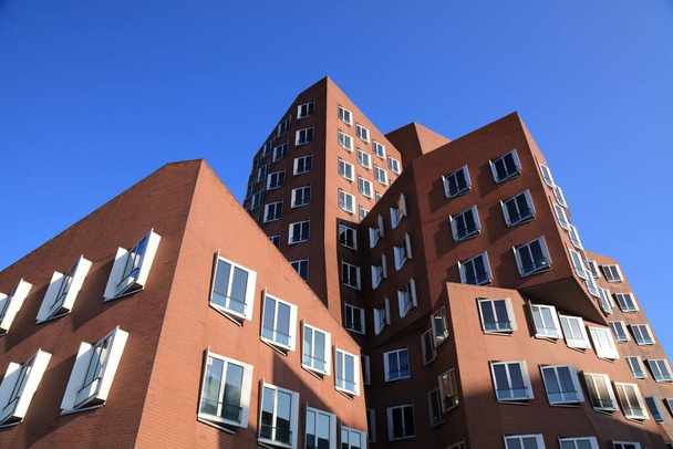 DUSSELDORF, GERMANY - SEPTEMBER 19, 2020: Neuer Zollhof modern architecture in Dusseldorf, Germany. The residential complex was designed by American architect Frank Gehry in 1998. - Foto, Bild