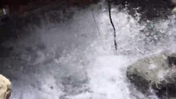 Small hydroelectric power generation station on a stream of water in Kalam swat valley, Khyber Pakhtunkhawa - Filmagem, Vídeo