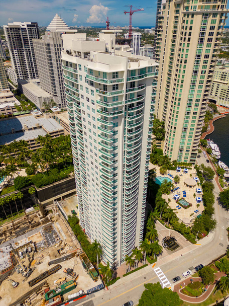 Fort Lauderdale, FL, USA - September 3, 2022: Vertical aerial photo WaterGarden Condominiums - Fotografie, Obrázek