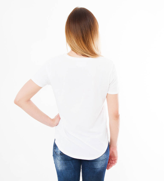 zadní pohled dívka, žena v bílém tričku izolace na bílém pozadí, prázdné, kopírovací prostor - Fotografie, Obrázek