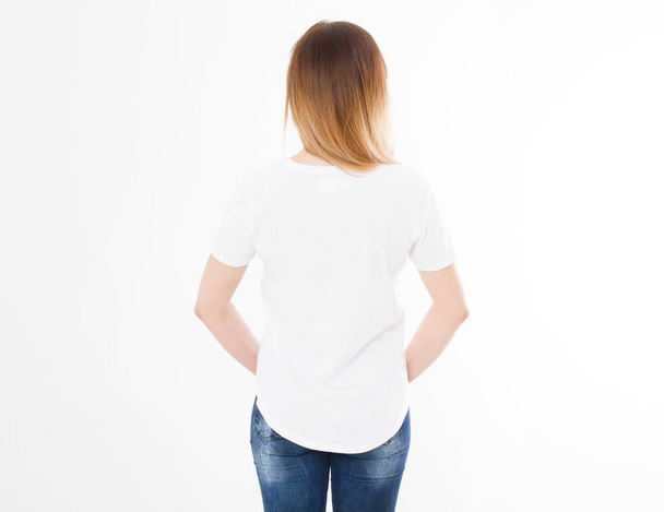 vista posteriore di giovane donna, ragazza in elegante t-shirt su sfondo bianco. Modello finto per la stampa di design. Ricevuto. Modello. Vuoto - Foto, immagini