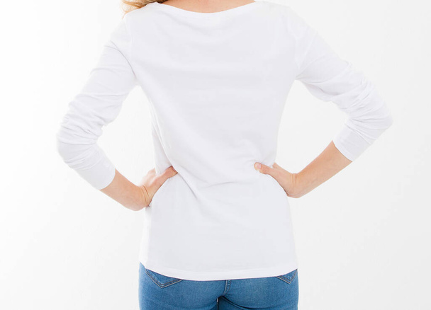 белая футболка макет крупным планом изолированы на белый - Фото, изображение
