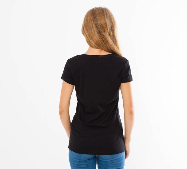［戻る］リアビュー:黒のTシャツの女性は、 Tシャツのモックアップ、黒のTシャツの女の子隔離された。ミッドセクションの女性のTシャツ白の背景に、女の子のTシャツモックアップ隔離 - 写真・画像