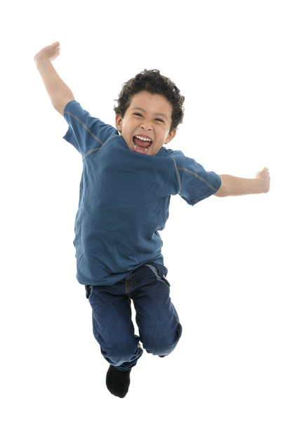 actif heureux garçon saut avec énergie
 - Photo, image