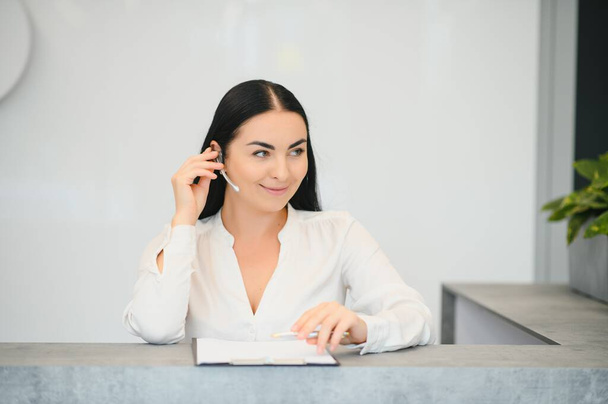 Picture of pretty receptionist at work - Foto, Imagem