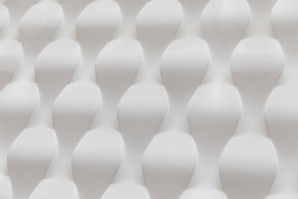 superficie de baldosas de cerámica texturizada con burbujas de color blanco de cerca. - Foto, Imagen