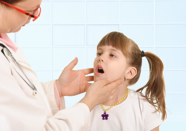 Kind in der Arztpraxis - Foto, Bild