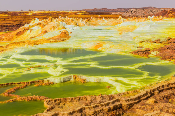 ダロル火山地域、 Danakilうつ病、エチオピアのカラフルな硫酸湖 - 写真・画像