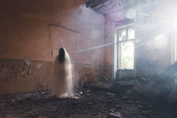 Ghost in abandoned, haunted house. Horror scene of scary spirit of a woman, halloween concept. - Foto, Imagem