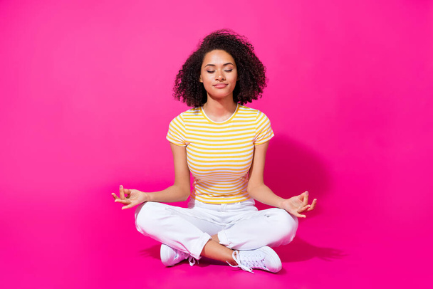 Full size photo of young attractive woman sitting relax meditation concetrated dreamy isolated on pink color background. - Foto, Bild