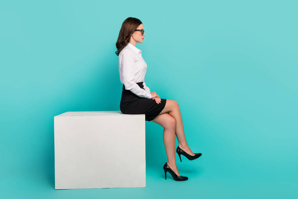Profile side photo of gorgeous lecturer lady sitting podium listening partners isolated on cyan color background. - Foto, Bild