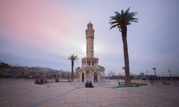 Izmir klokkentoren. De beroemde klokkentoren werd het symbool van Izmir - Foto, afbeelding