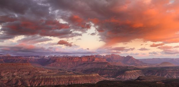 Закат в горах  - Фото, изображение