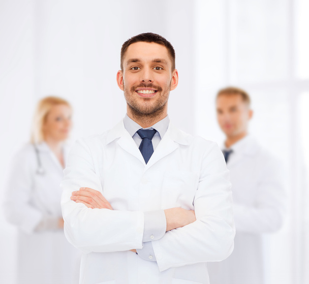smiling male doctor in white coat - Foto, afbeelding