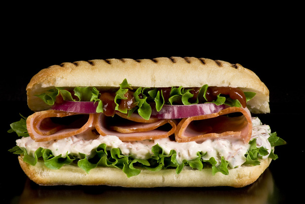 ハムと野菜のサンドイッチ - 写真・画像