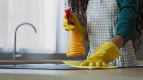 Close up unknown woman mom housewife cleaner washing electric stove in yellow rubber gloves cleaning kitchen by wet rag keeping house neat polish dirty surface at home splashing detergent spray liquid - Imágenes, Vídeo